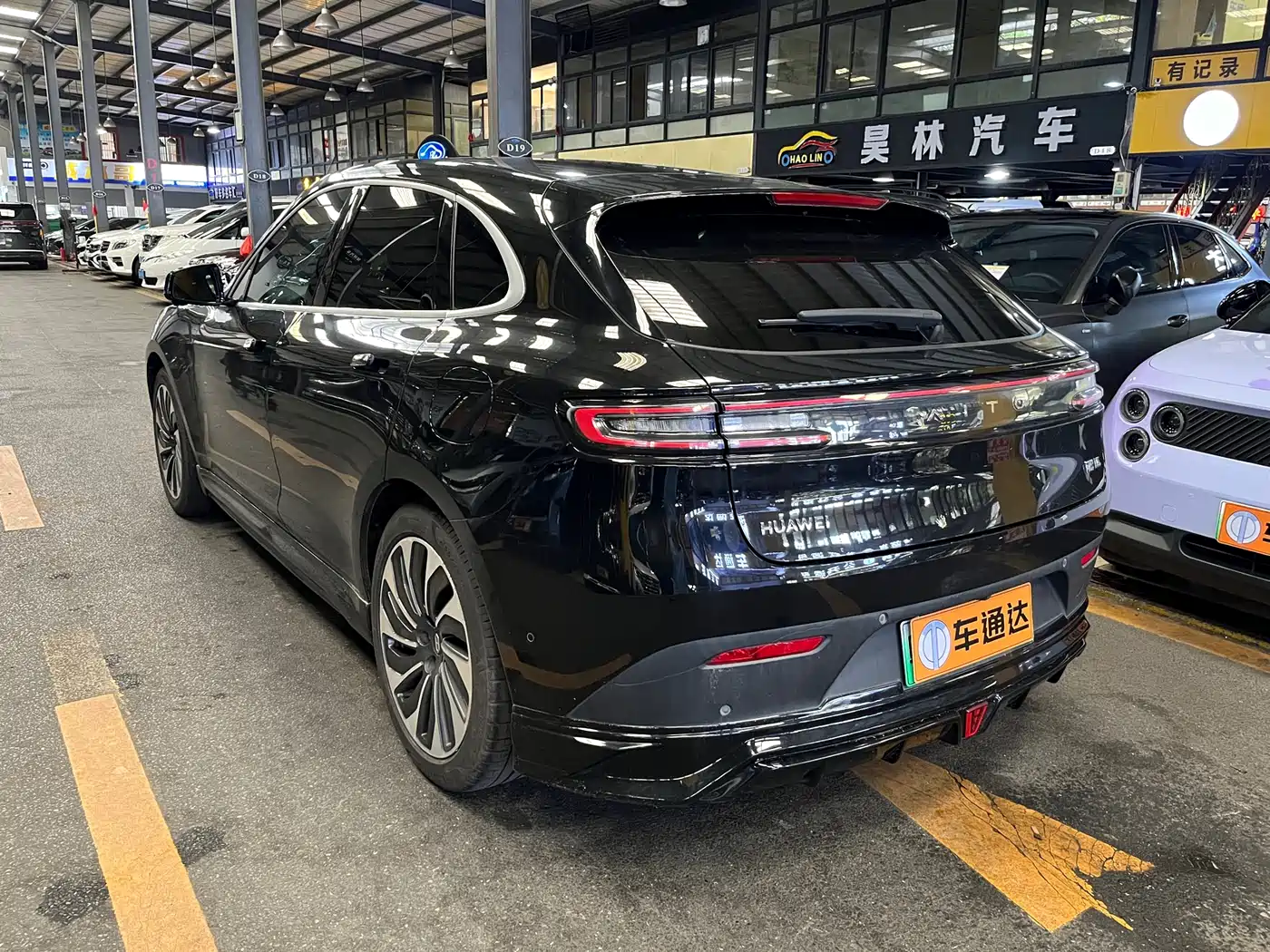 AITO Wenjie AITO M5 2022 Extended Range AWD Ultimate Edition фото 4