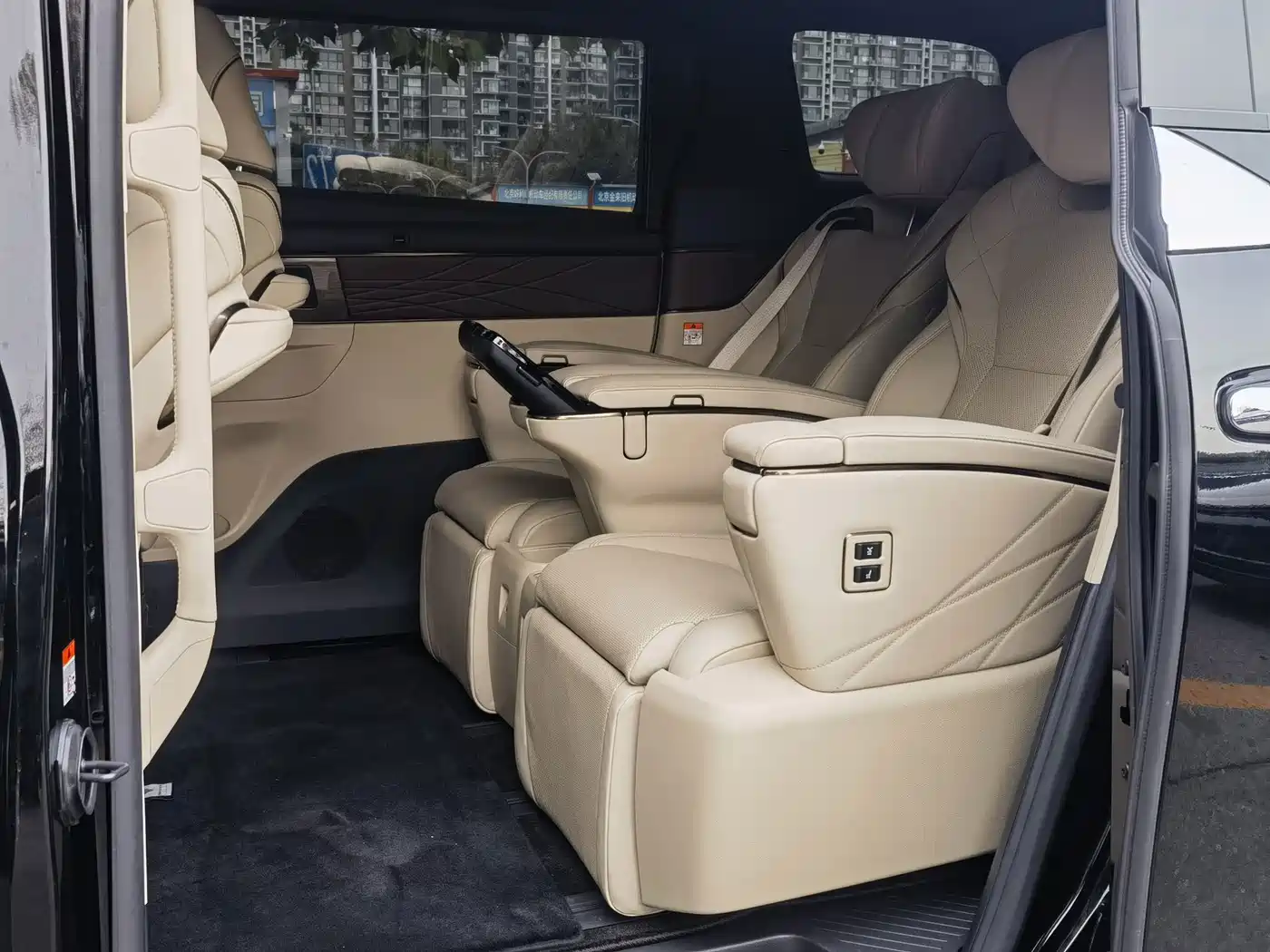 Toyota Alphard 2026 2025 Hybrid 2.5L Ultimate Gold Edition