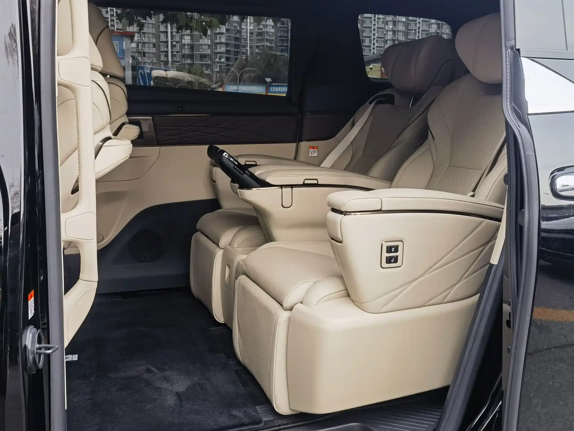 صورة 7 - Toyota Alphard