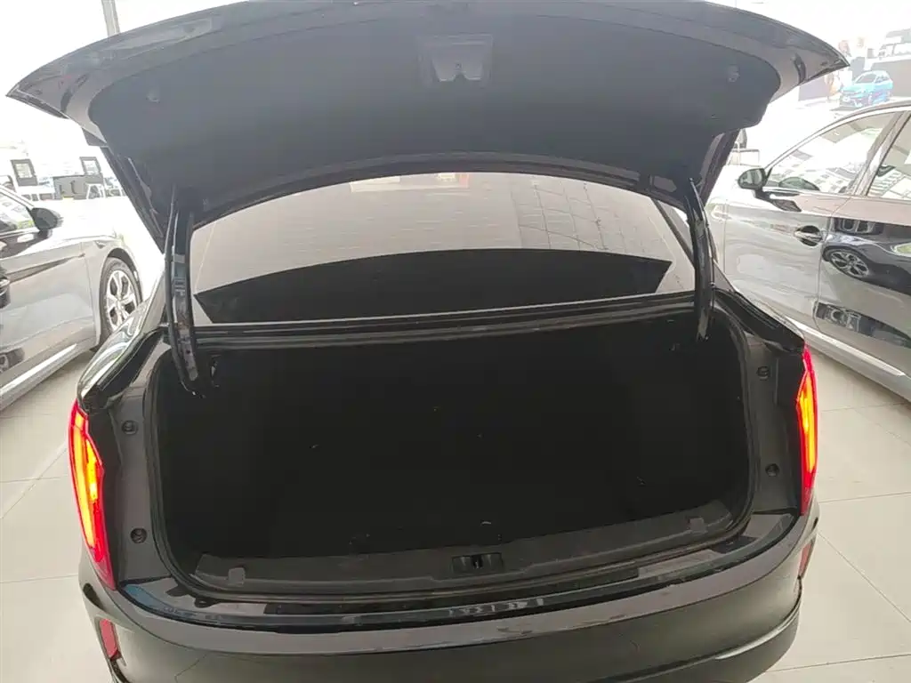 Hongqi E-QM5 2023 Facelift Basic Travel Edition фото 19