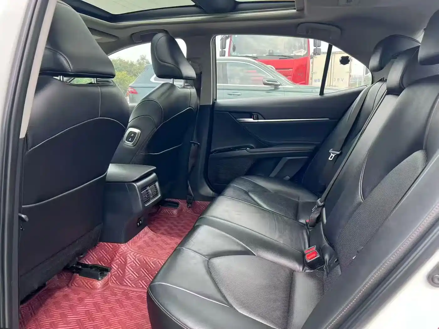 Toyota Camry 2018 2.5G Luxury Edition фото 8