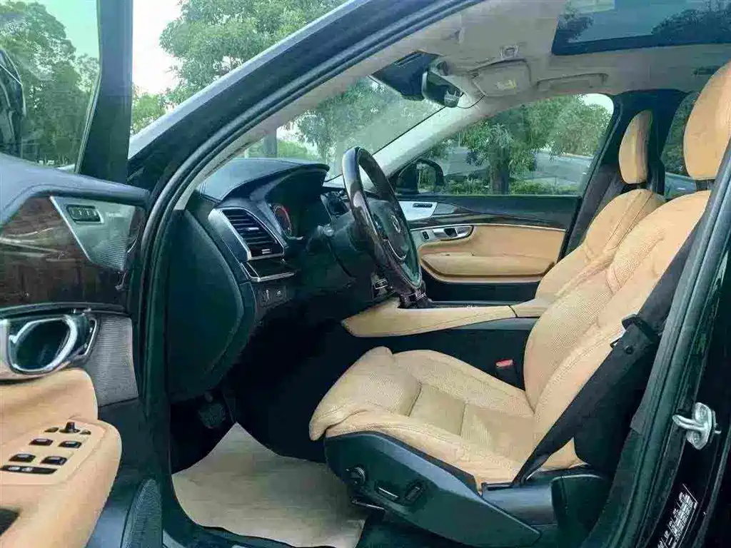 Фото 3 - Volvo XC90