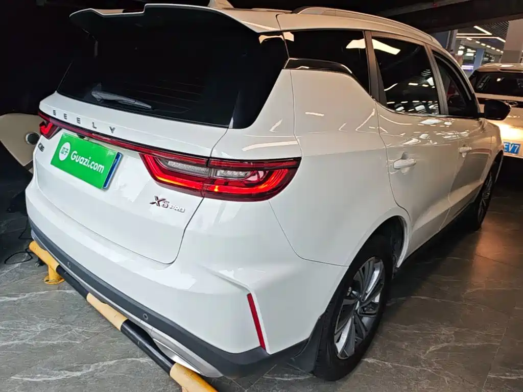 Photo 7 - Geely Emgrand X6
