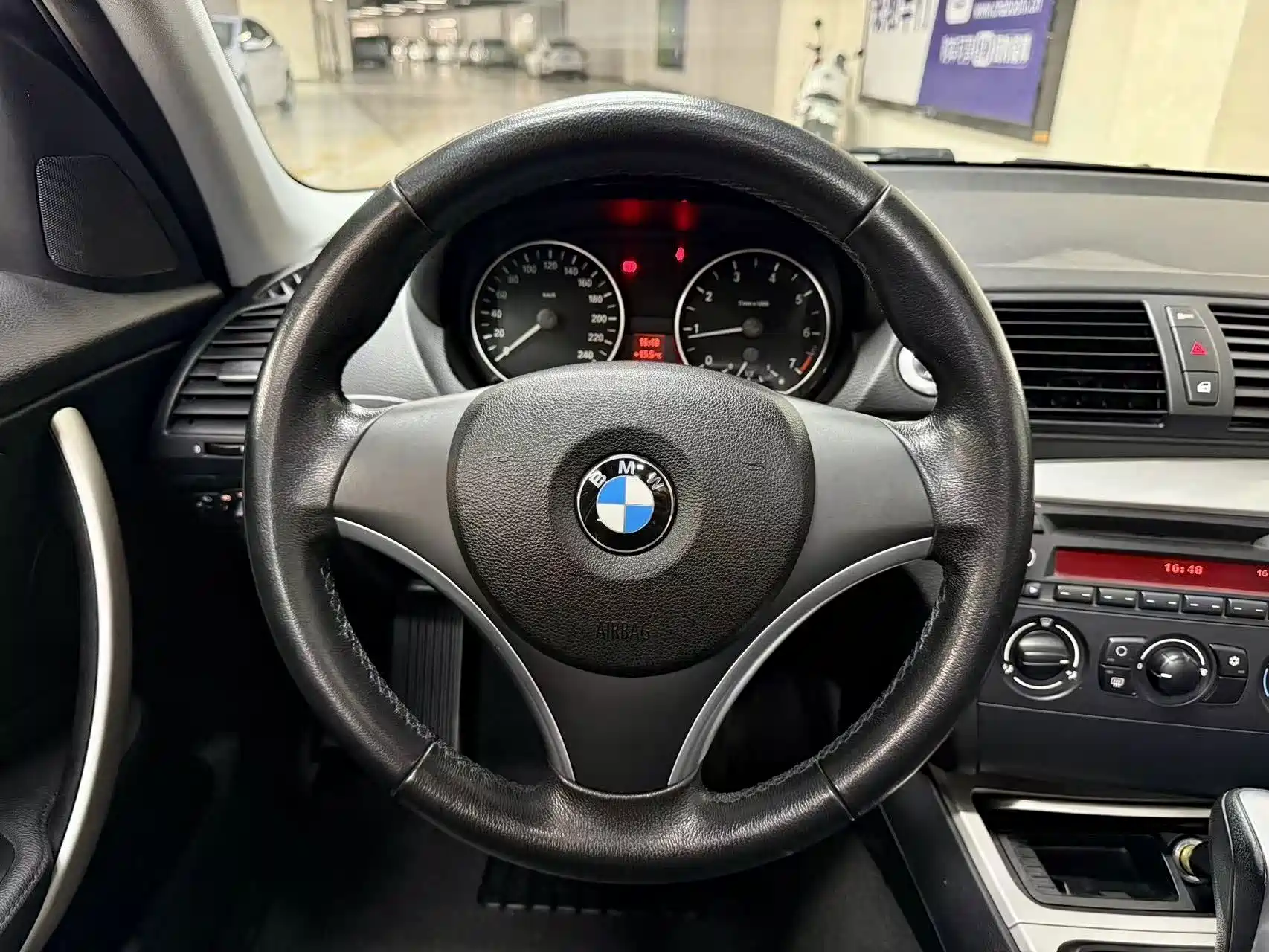 Photo 11 - BMW 1 Series (Import)