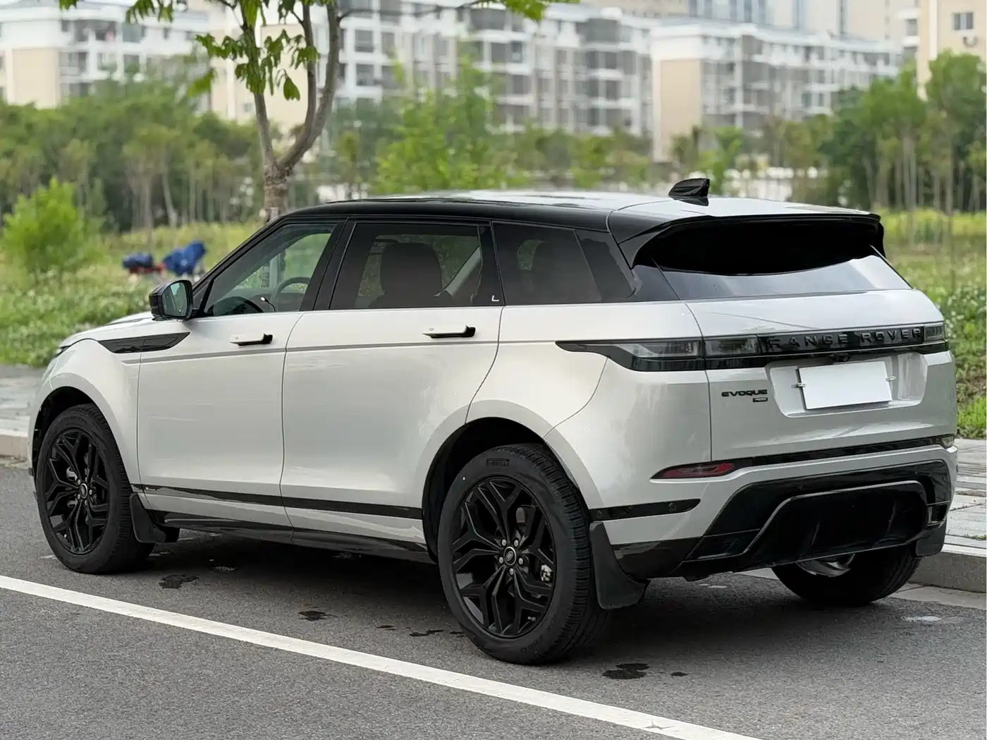 Land Rover Range Rover Evoque 2021 Range Rover Evoque L 249PS R-Dynamic HSE Luxury Edition фото 13