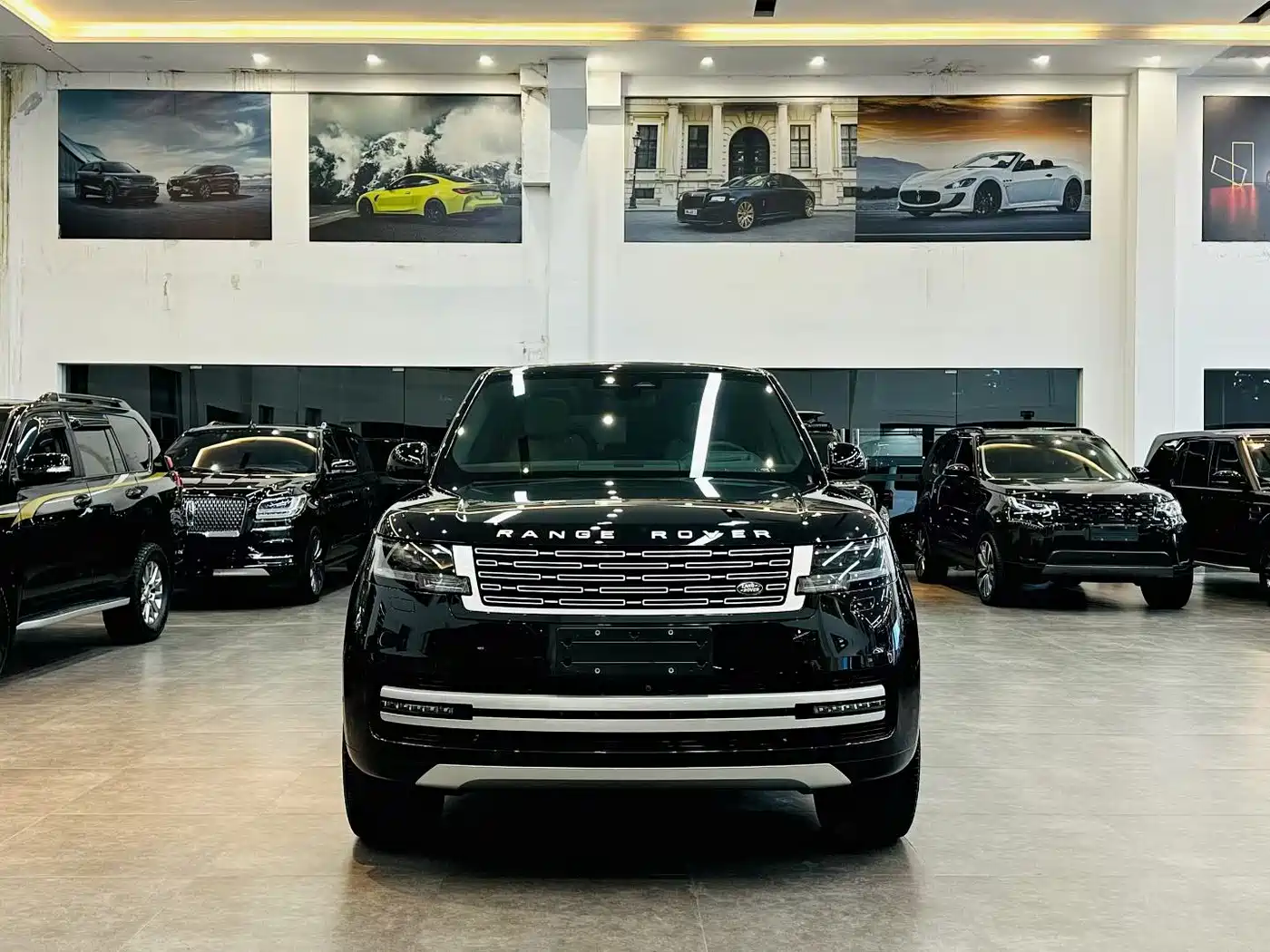 Land Rover Range Rover 2024 3.0 L6 400PS Genesis Extended фото 2