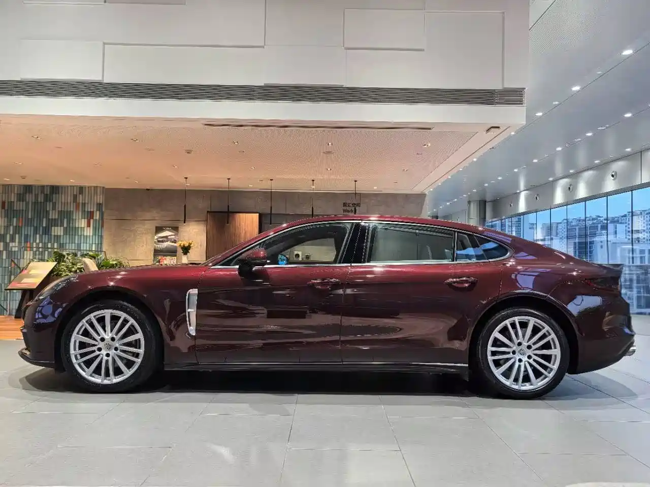 Porsche Panamera 2017 Panamera 4 Executive Long Wheelbase 3.0T фото 2