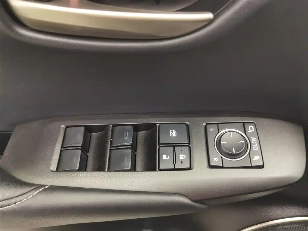 Lexus NX 2015 200 FWD Premium фото 9