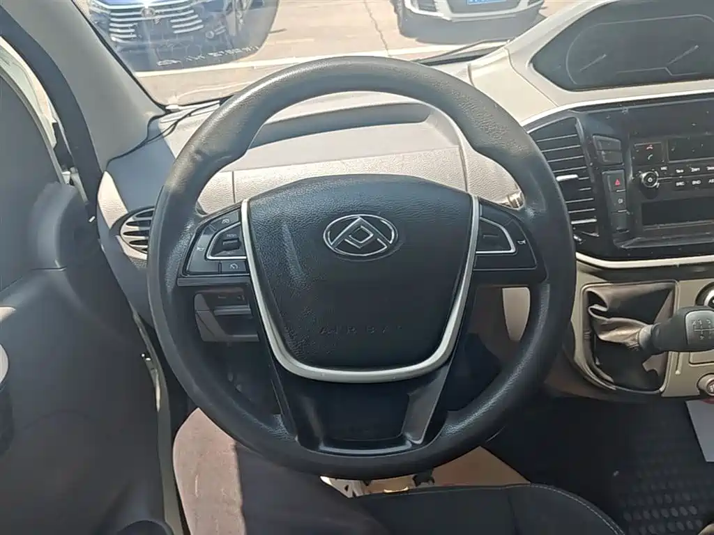 SAIC Maxus Xintu V80 2018 2.5T 6MT Aoyun Short Wheelbase Medium Roof 5-6-seater фото 11