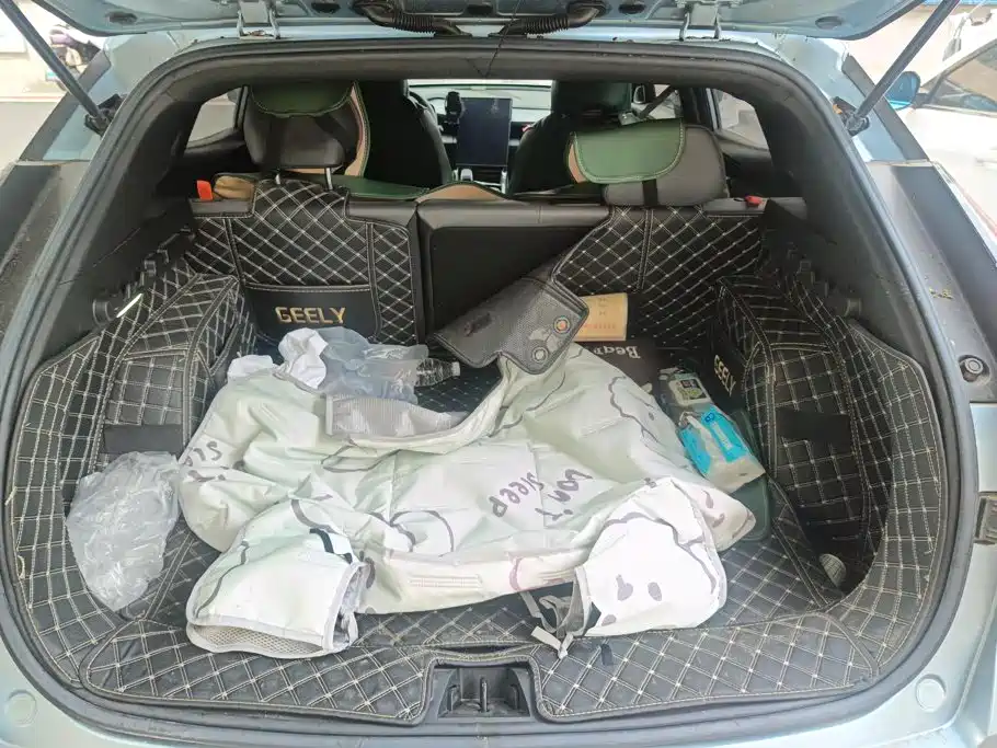صورة 4 - Geely Atlas