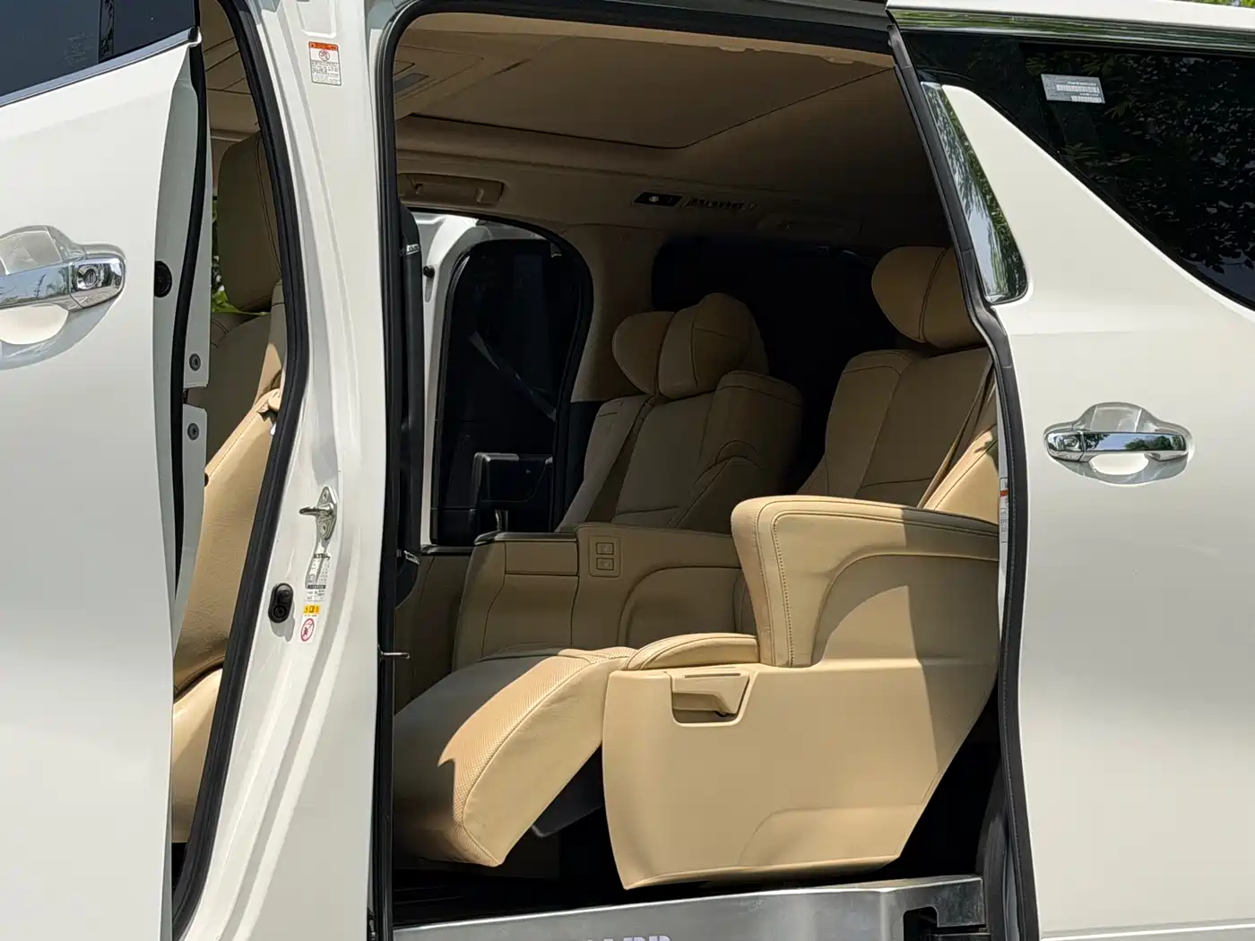 Toyota Alphard 2015 3.5L Luxury Edition фото 10