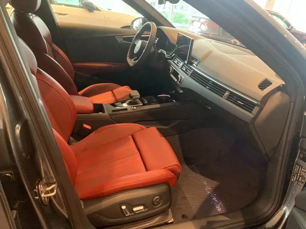 Фото 7 - Audi A4L