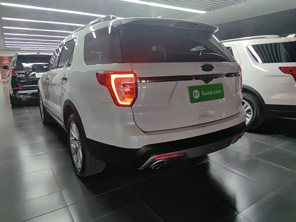 صورة 5 - Ford Explorer (Import)