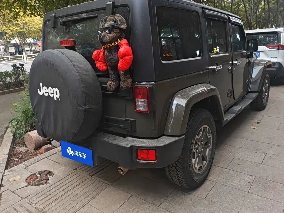 Photo 3 - Jeep Wrangler