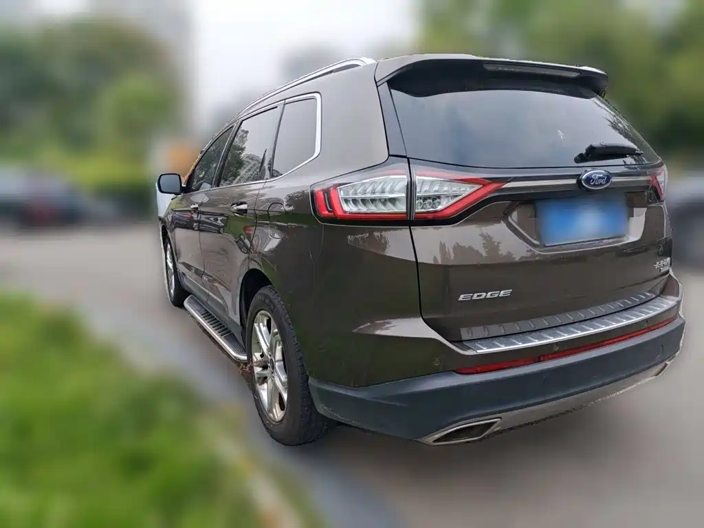 Фото 4 - Ford Edge