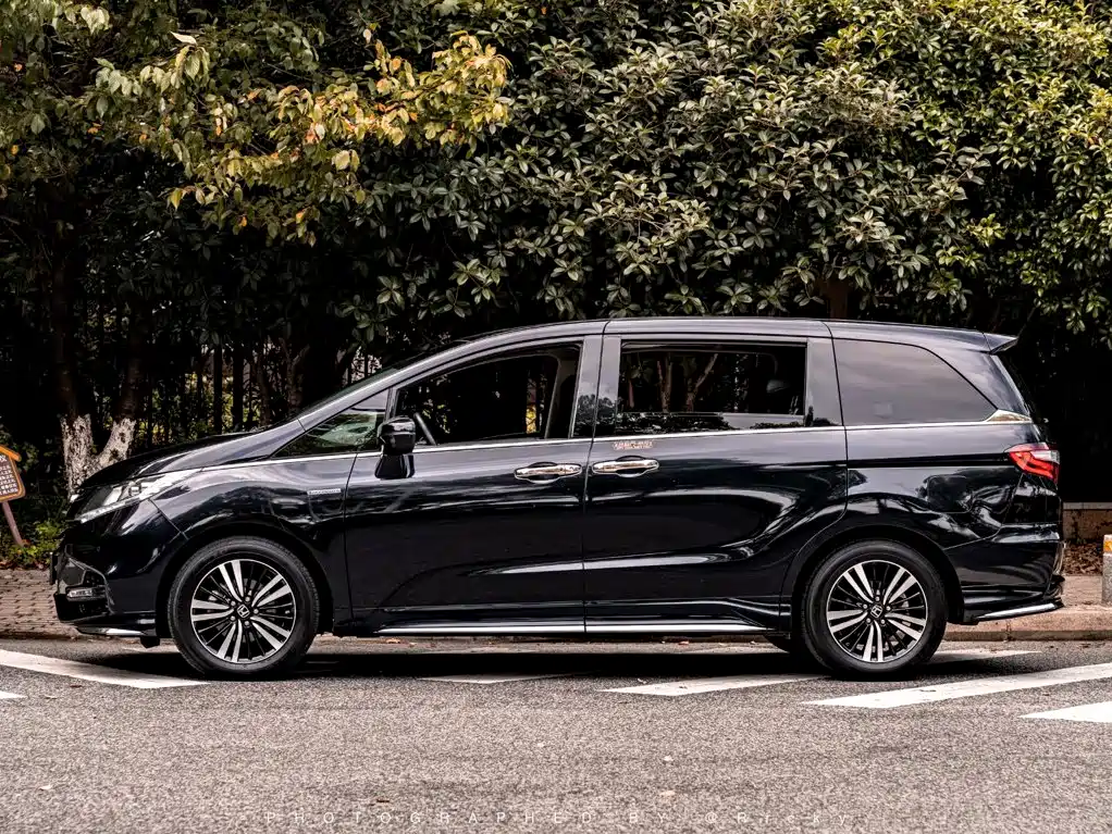 Фото 2 - Honda Odyssey