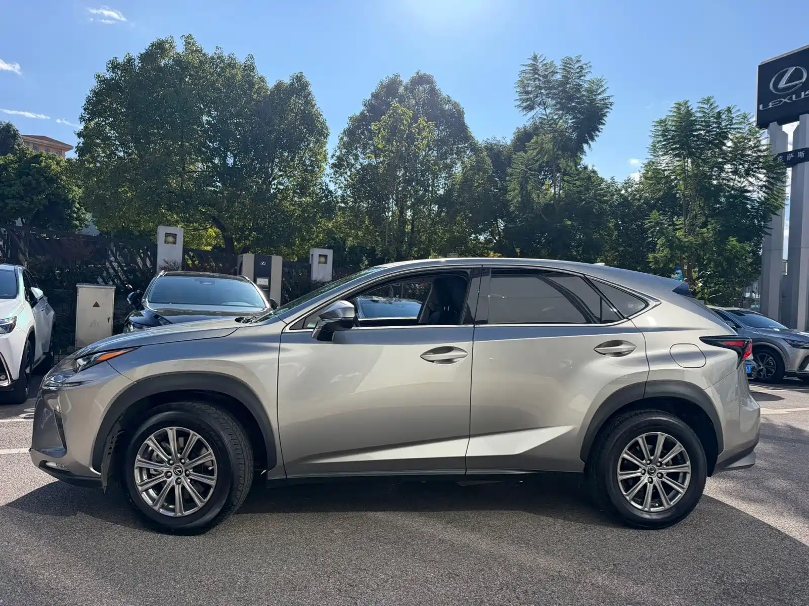 Photo 4 - Lexus NX