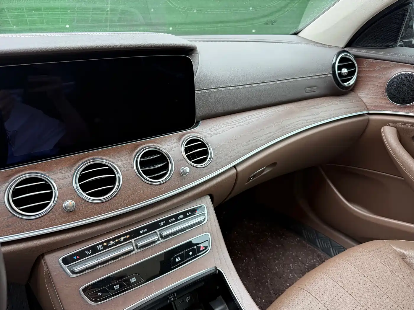 Mercedes-Benz E-Class 2023 E 300 L Fashion фото 9