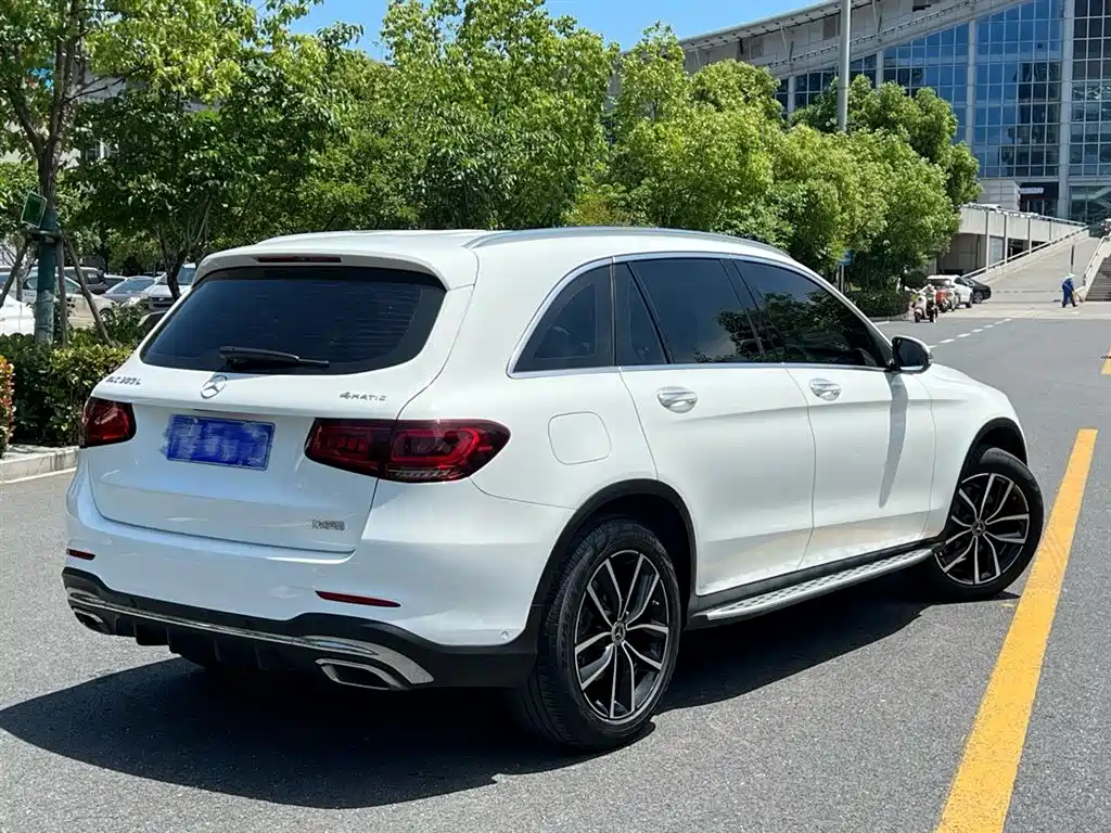 Mercedes-Benz GLC 2021 GLC 300 L 4MATIC Sporty фото 4
