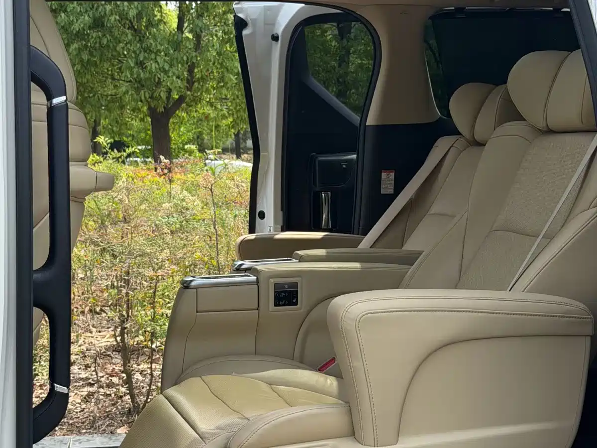 Toyota Alphard 2018 Facelift 3.5L Luxury Edition фото 5