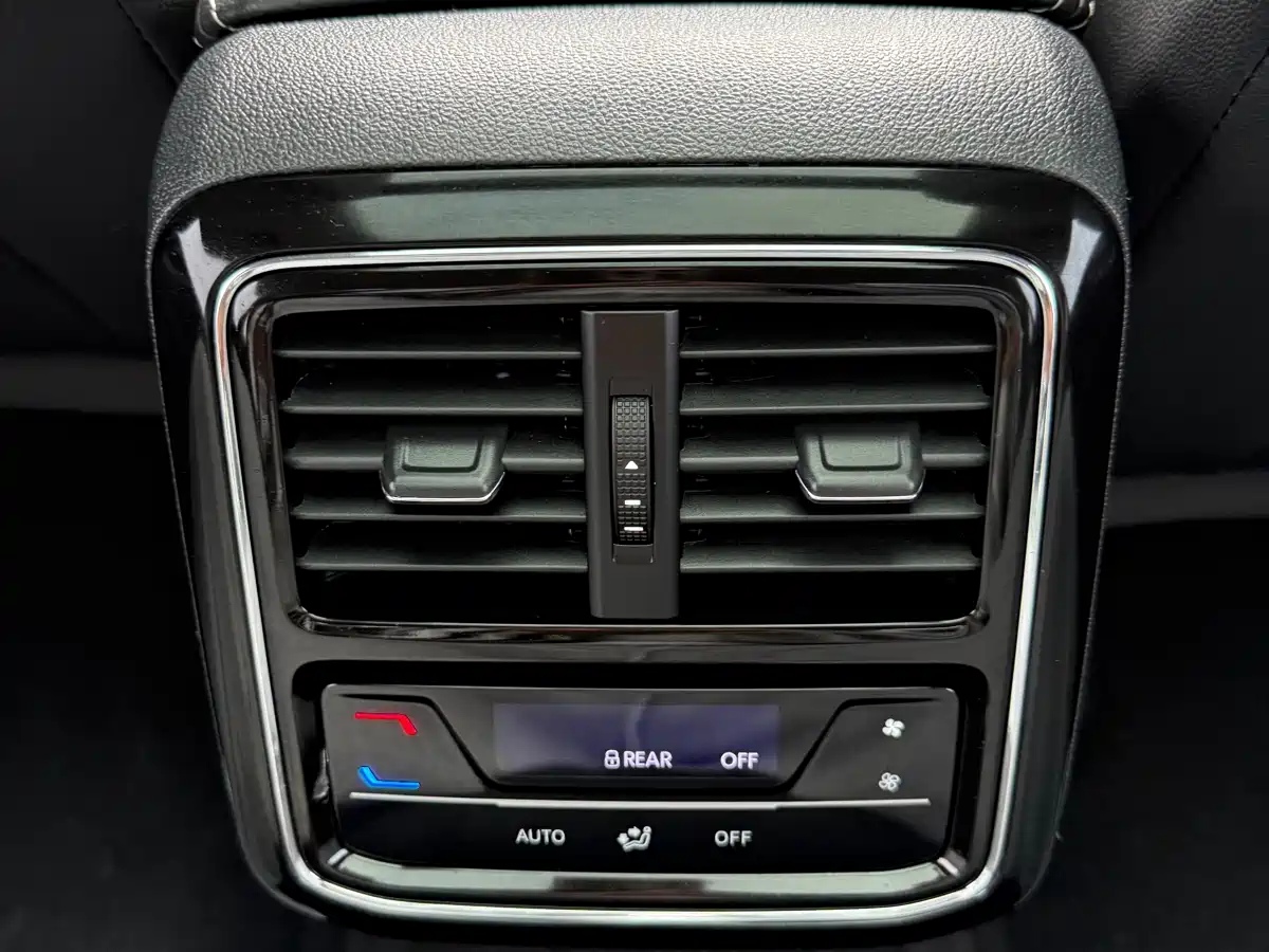 Volkswagen Passat 2024 380TSI Elite Edition фото 11