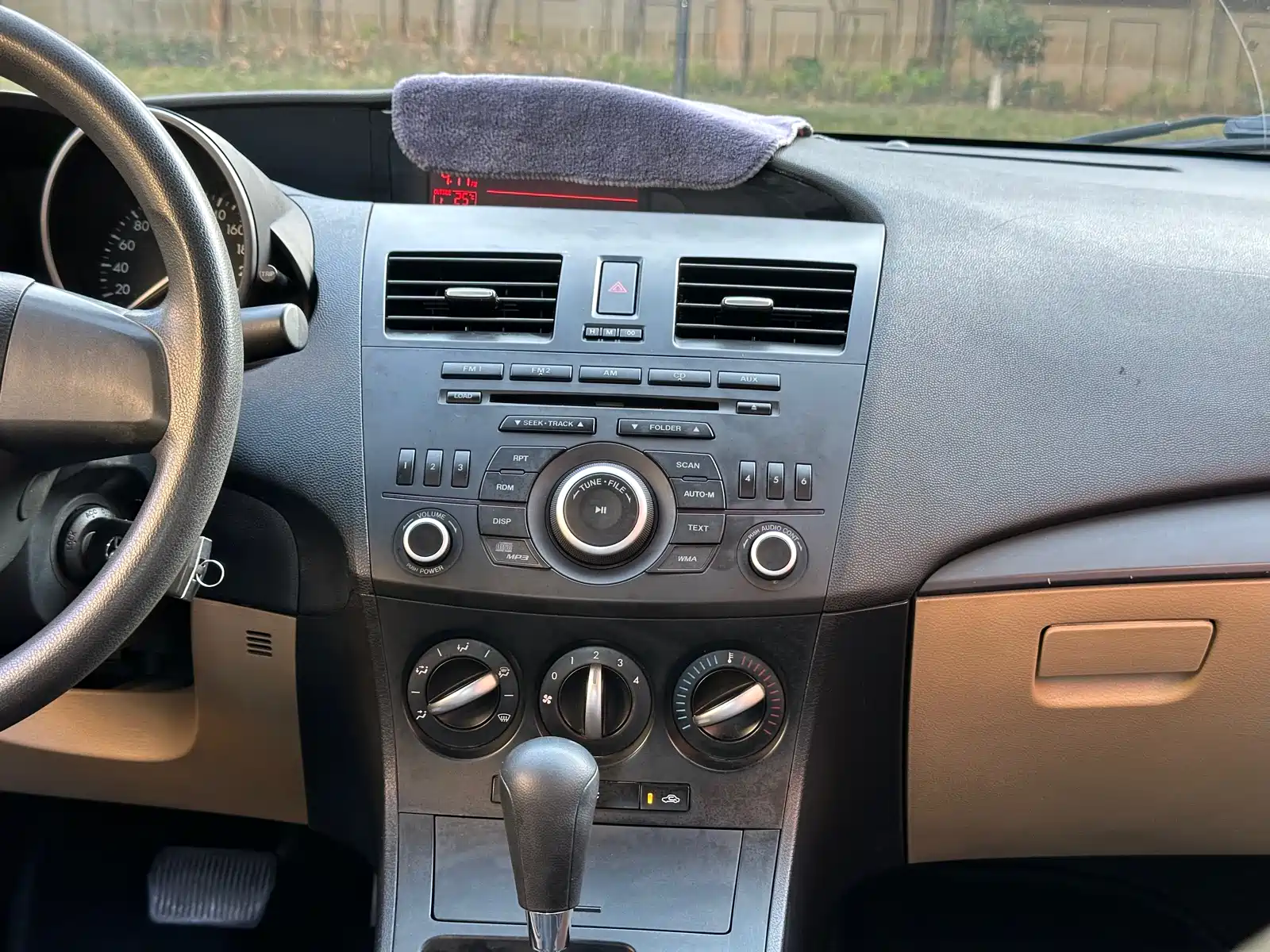 Photo 24 - Mazda Mazda3 Axela