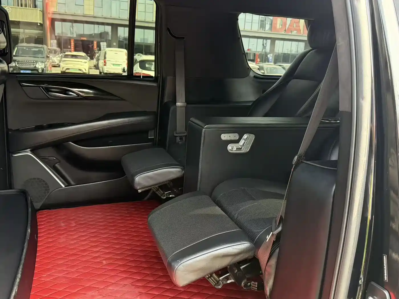 Cadillac Escalade 2017 6.2L ESV Platinum Extended фото 9