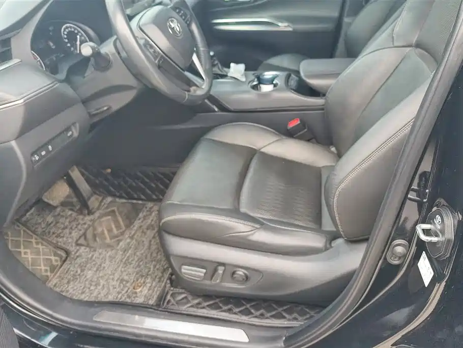 Toyota Venza 2022 2.0L CVT 2WD Premium фото 9