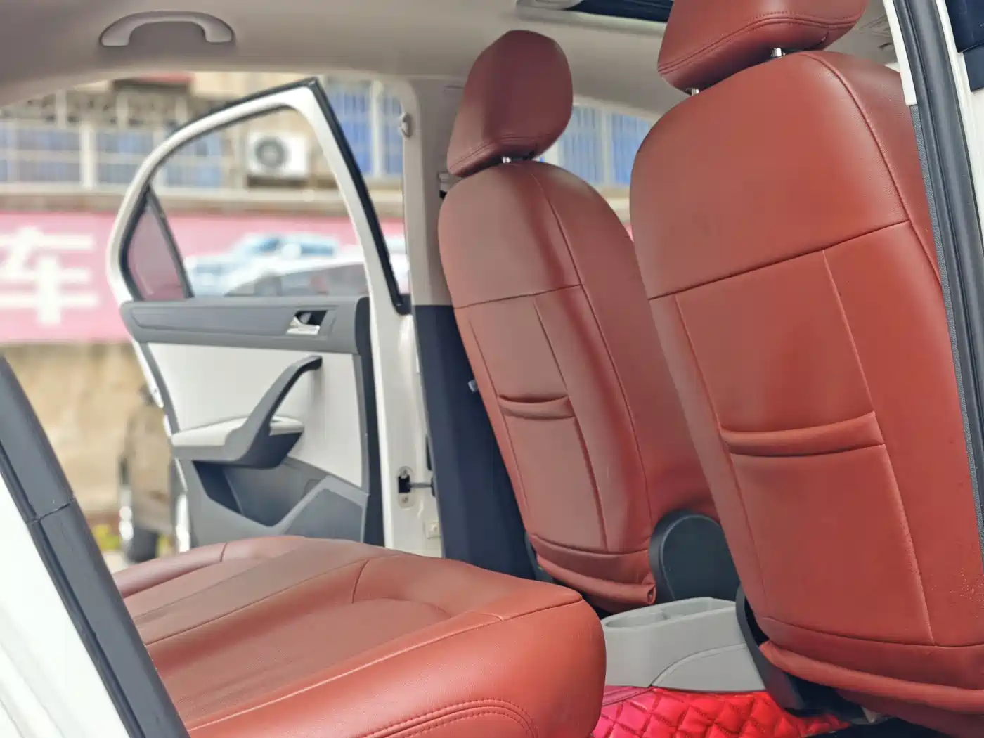 Škoda Rapid 2016 1.6L Manual Pioneer Edition фото 13