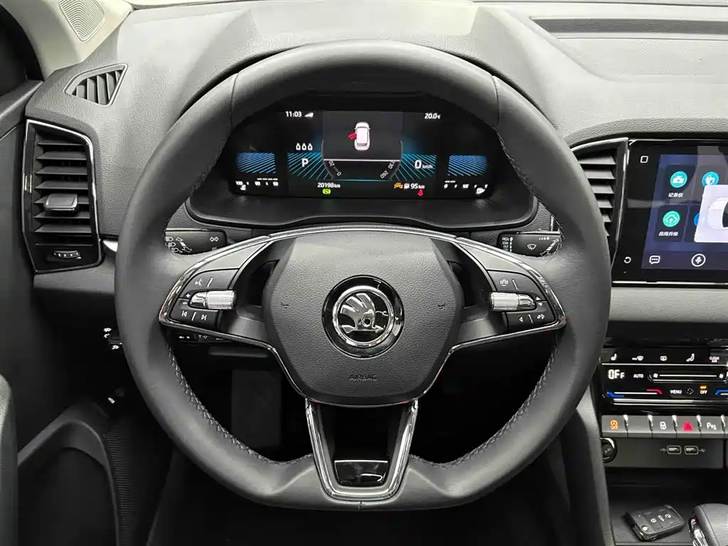 Škoda Karoq 2023 TSI280 Luxury Edition фото 3