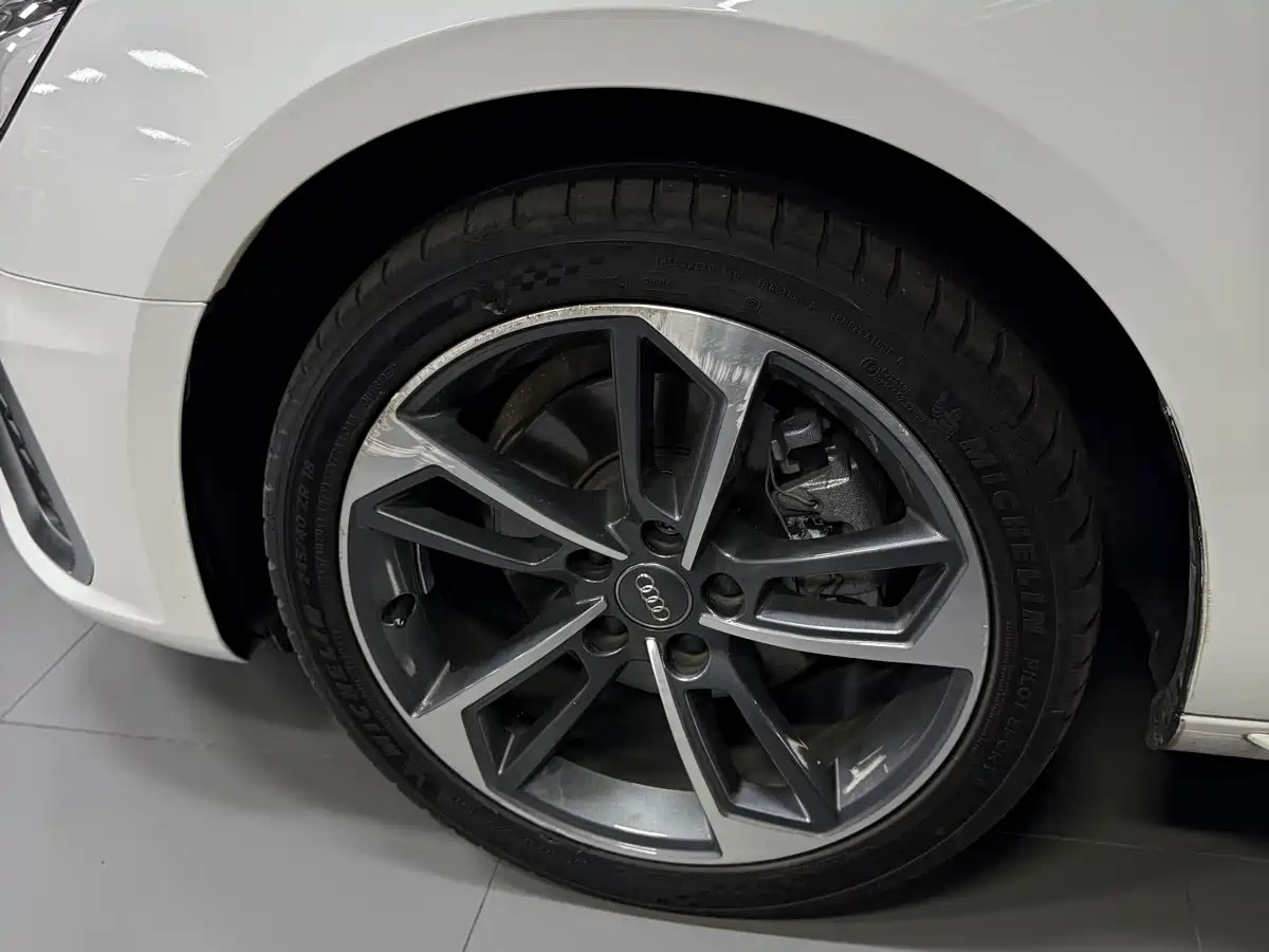Audi A4L 2020 40 TFSI Fashion Dynamic Edition фото 14