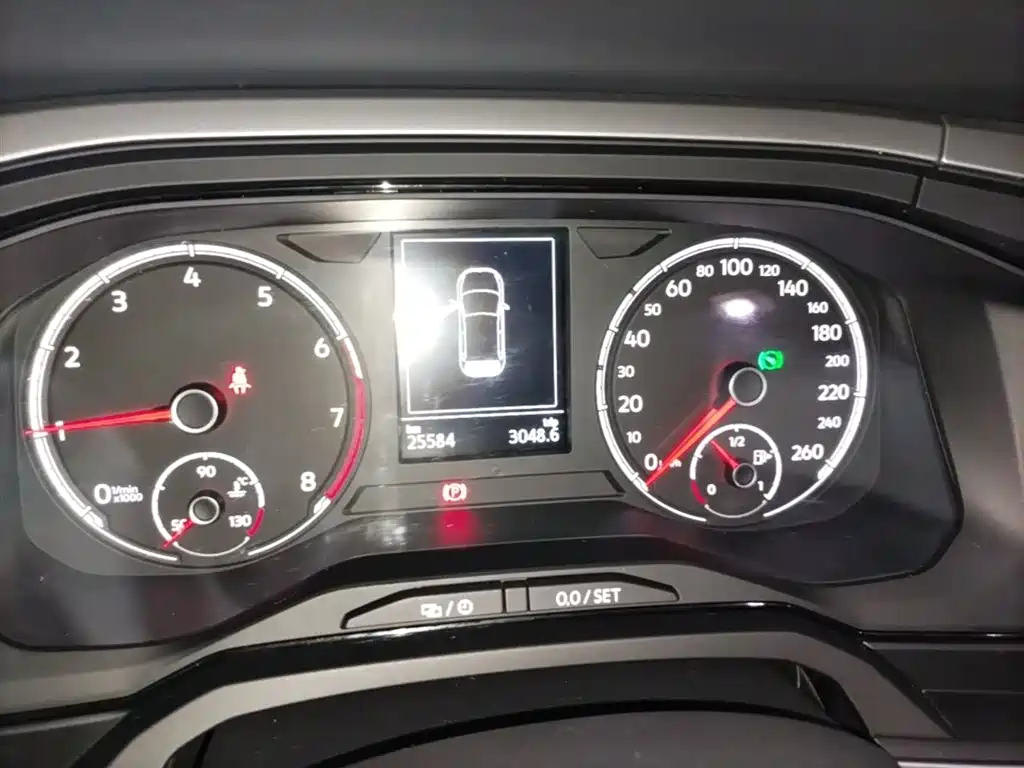 Volkswagen Polo 2019 Plus 1.5L Automatic Panorama Enjoyment Edition фото 12