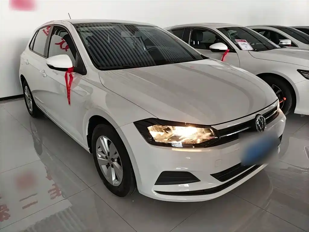 Volkswagen Polo 2019 Plus 1.5L Automatic Panorama Enjoyment Edition фото 4