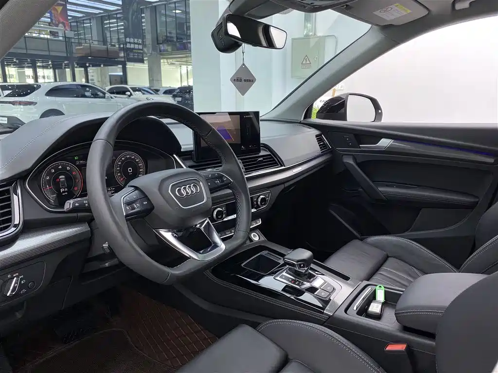 Audi Q5L 2022 40T Luxury Dynamic фото 5