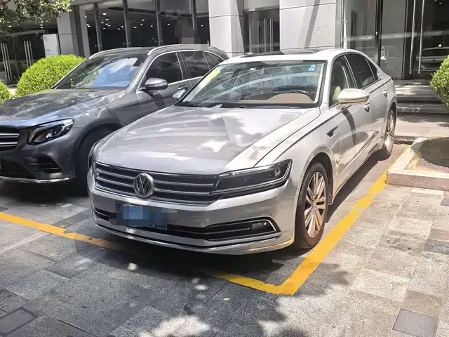 Volkswagen Volkswagen Phideon 2016 380TSI 2WD Executive Edition