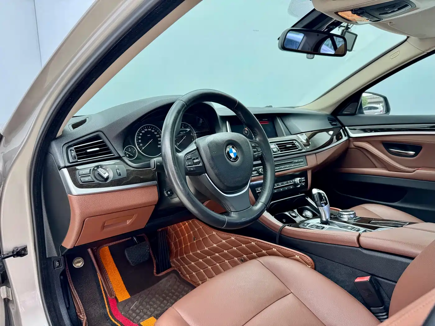 BMW 5 Series 2014 528Li Leading Edition фото 6