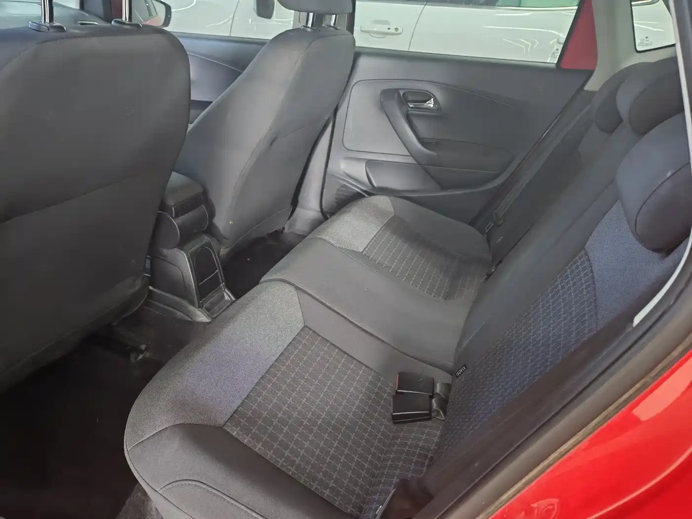 Volkswagen Polo 2014 1.4L Automatic Comfort Edition фото 9