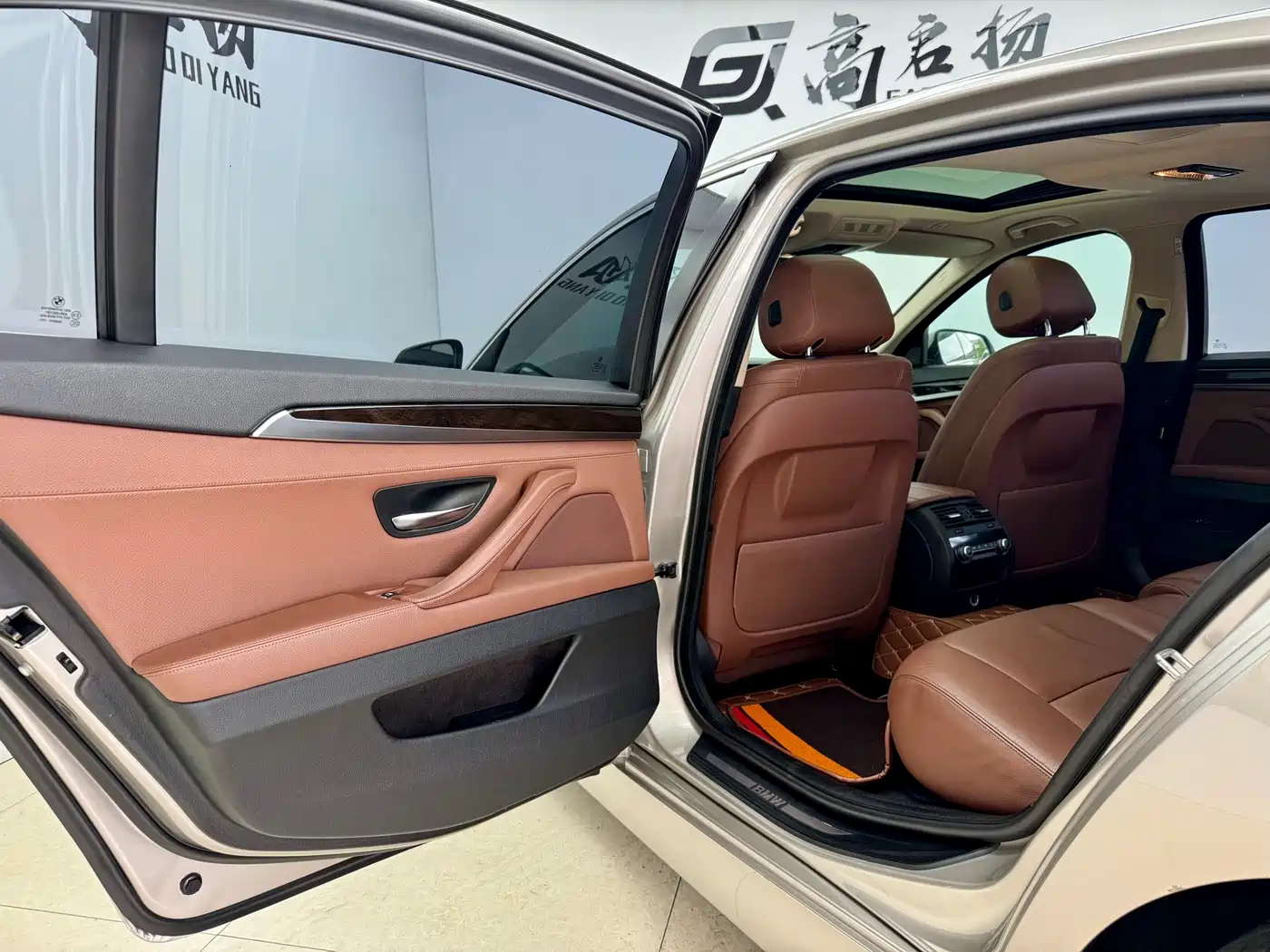 BMW 5 Series 2014 528Li Leading Edition фото 10