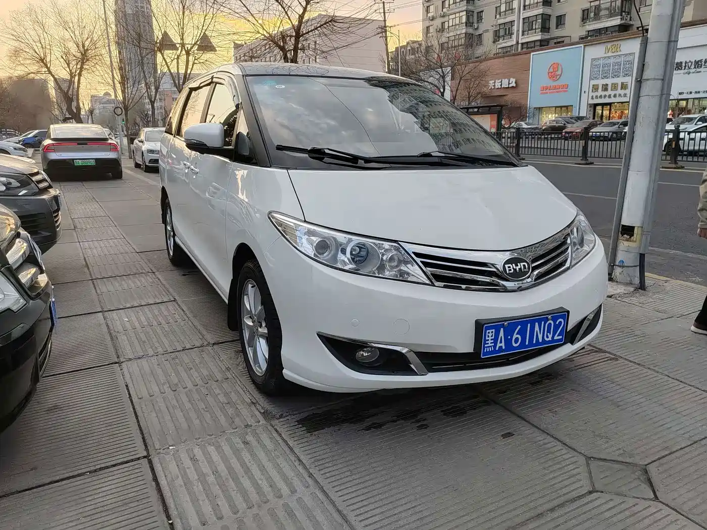 BYD M6 2017 2015 2.4L Automatic Premium Edition