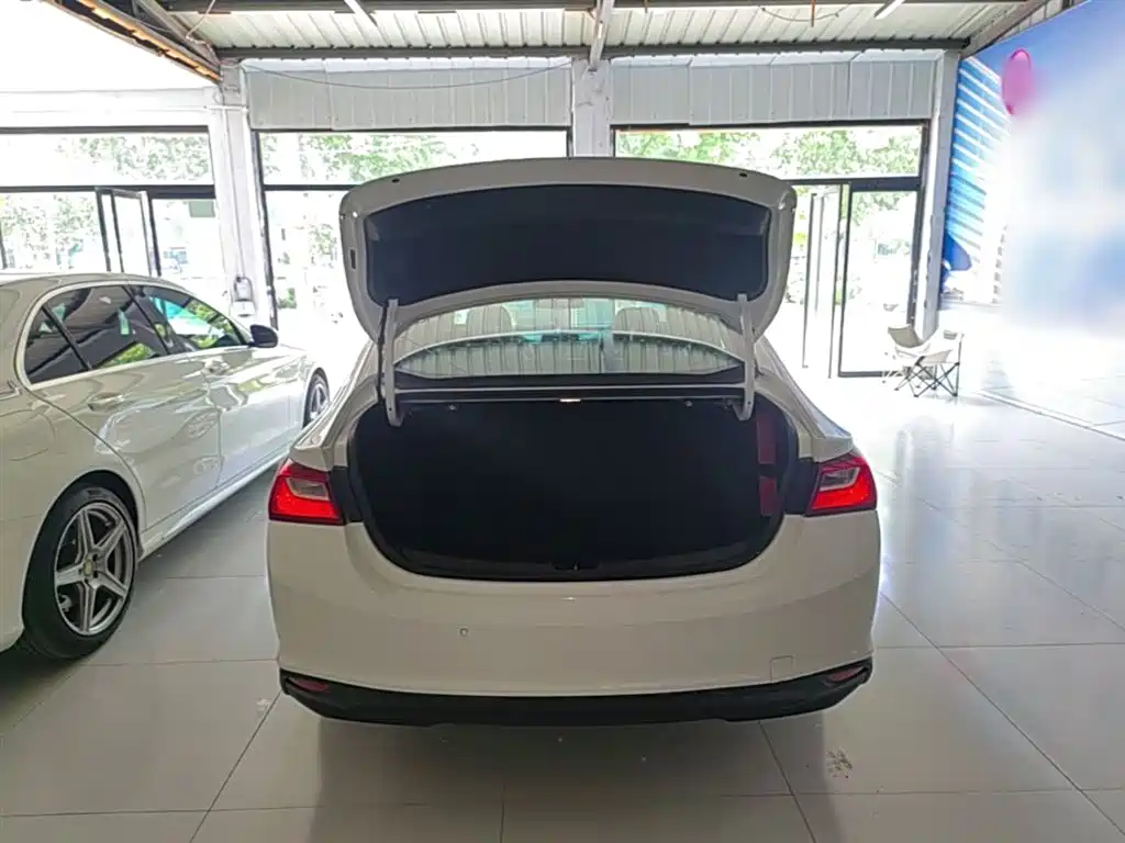 Chevrolet Malibu XL 2017 1.5T Auto Sport Edition фото 19