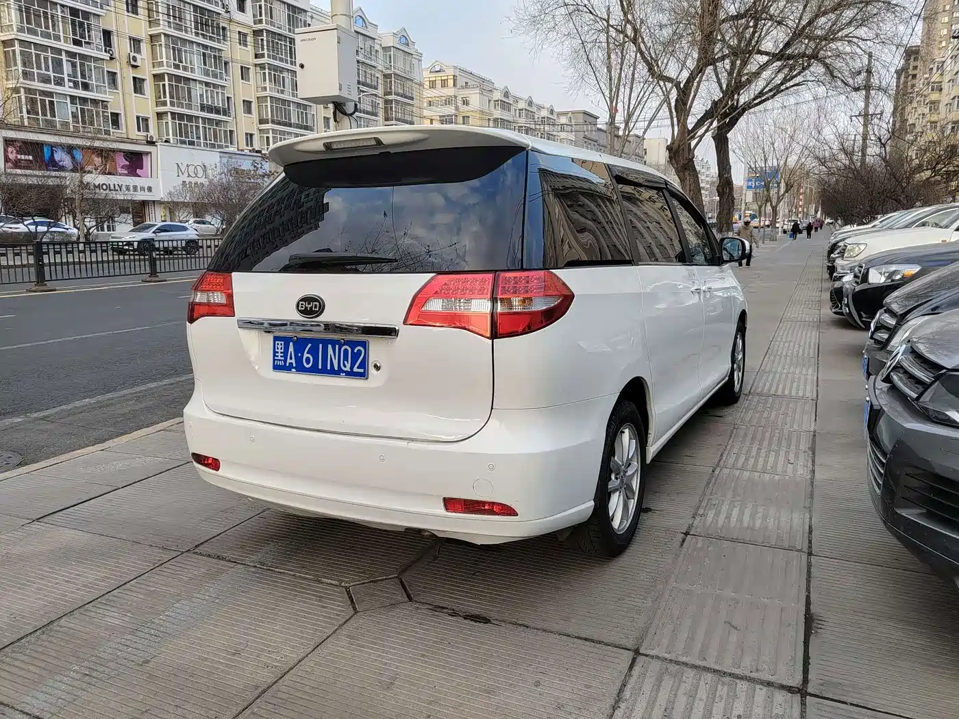 BYD M6 2017 2015 2.4L Automatic Premium Edition