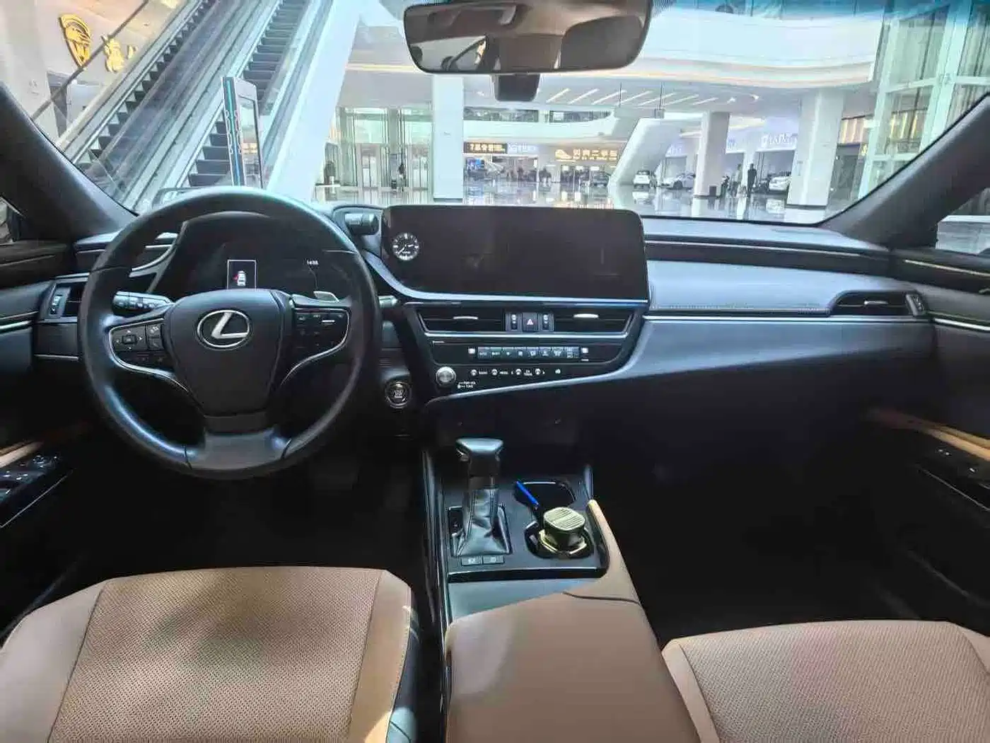 Фото 9 - Lexus ES