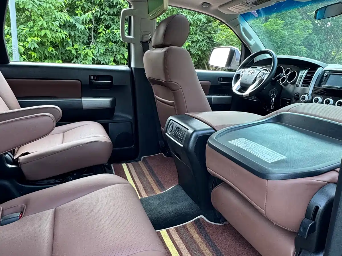 Toyota Sequoia 2010 5.7 Platinum Edition фото 16