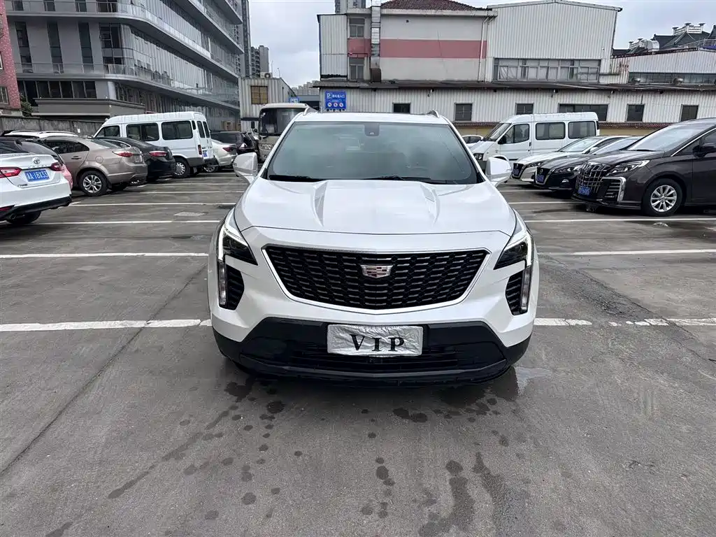 CADILLAC XT4