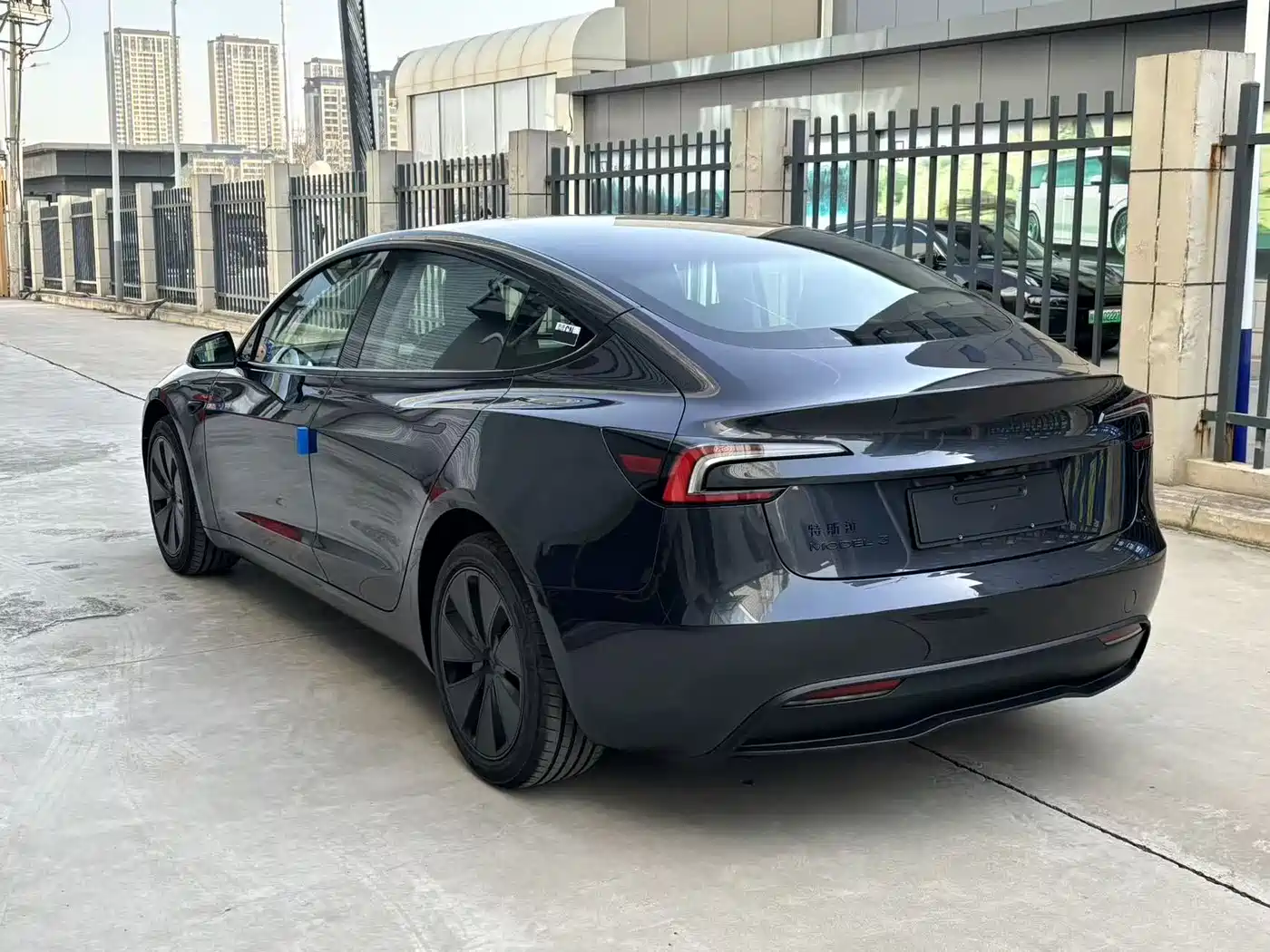 TESLA MODEL 3