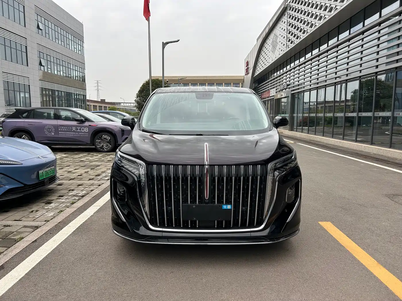 Hongqi HQ9 PHEV 2024 Model 2.0T AWD Business Edition фото 2