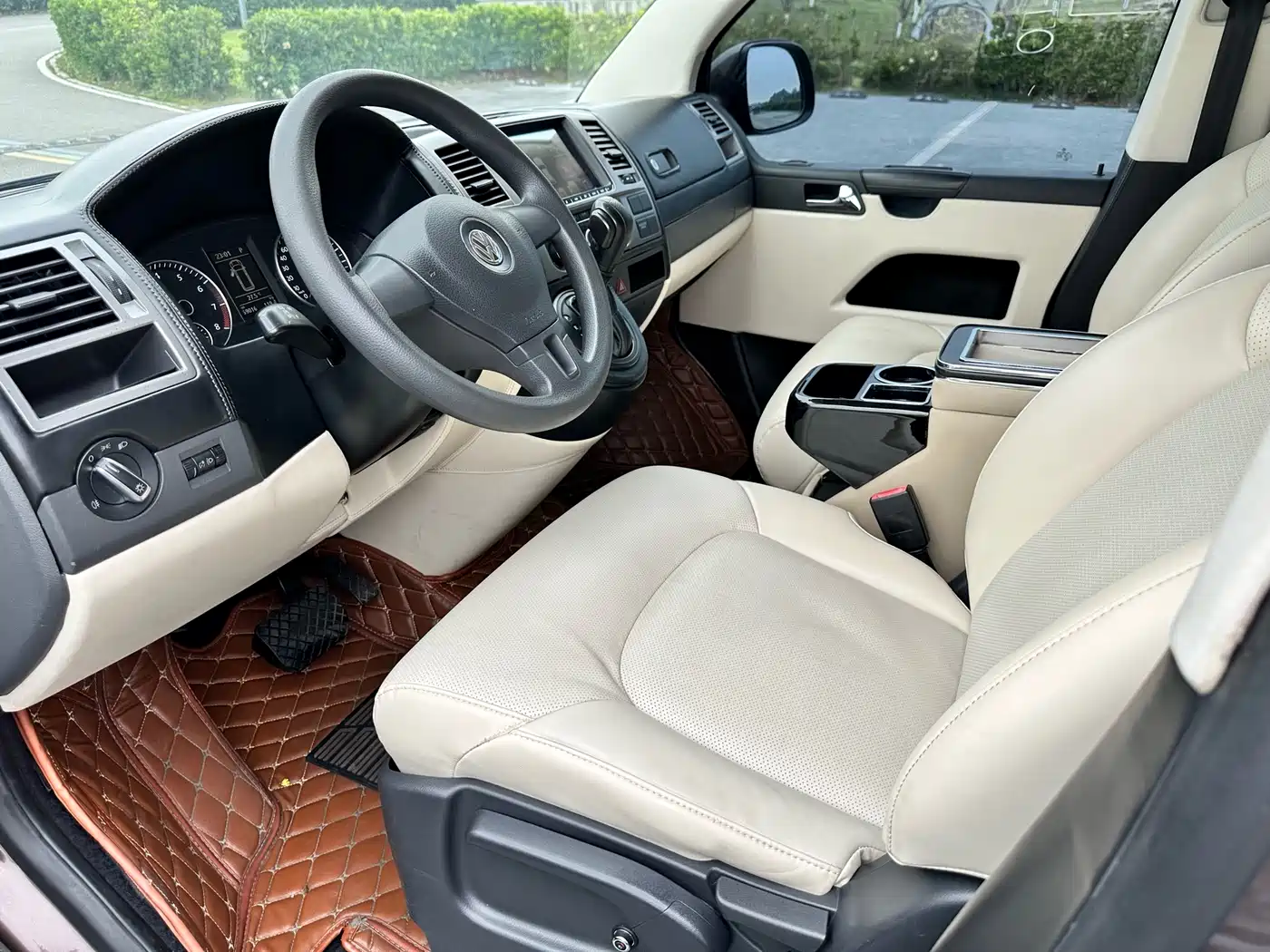 Volkswagen Caravelle 2014 2.0TSI 4WD Comfort Edition фото 8