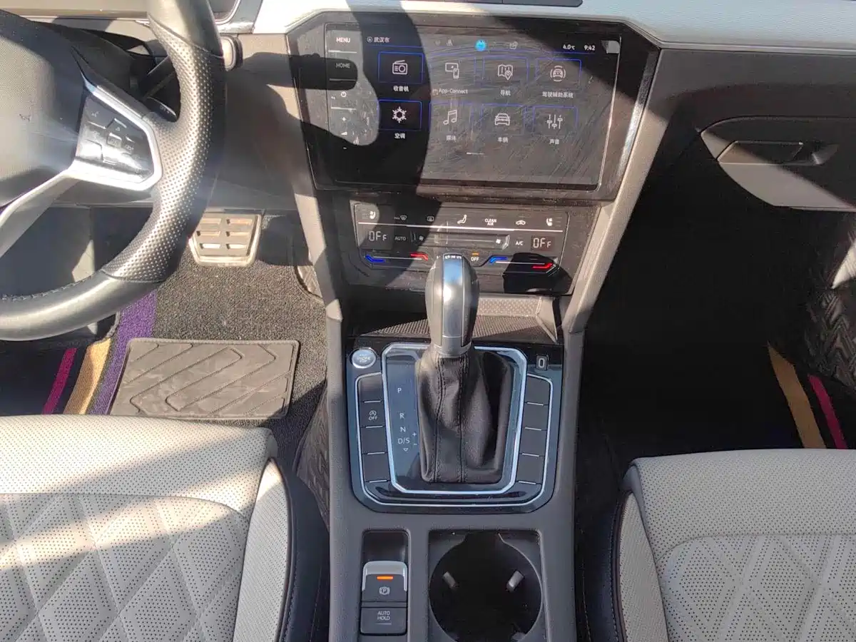Volkswagen Magotan 2023 Model 2 Million Commemorative Edition 330TSI DSG Luxury фото 5