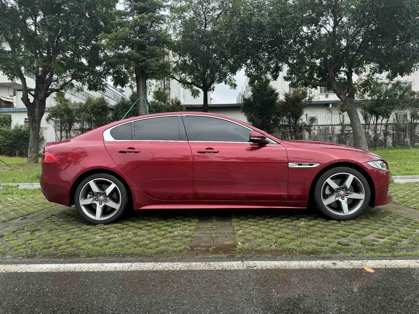 Jaguar XE 2015 2.0T 200PS R-Sport фото 18