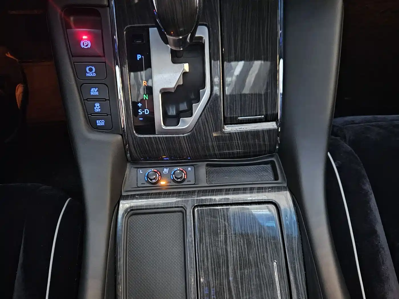 Toyota Alphard 2019 Hybrid 2.5L Premium Edition фото 11